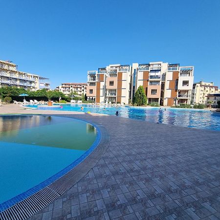 Studio Apartment With Balcony 300M From Beach Сонячний Берег Екстер'єр фото