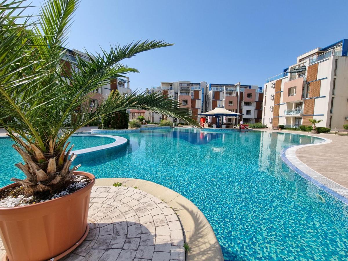 Studio Apartment With Balcony 300M From Beach Сонячний Берег Екстер'єр фото