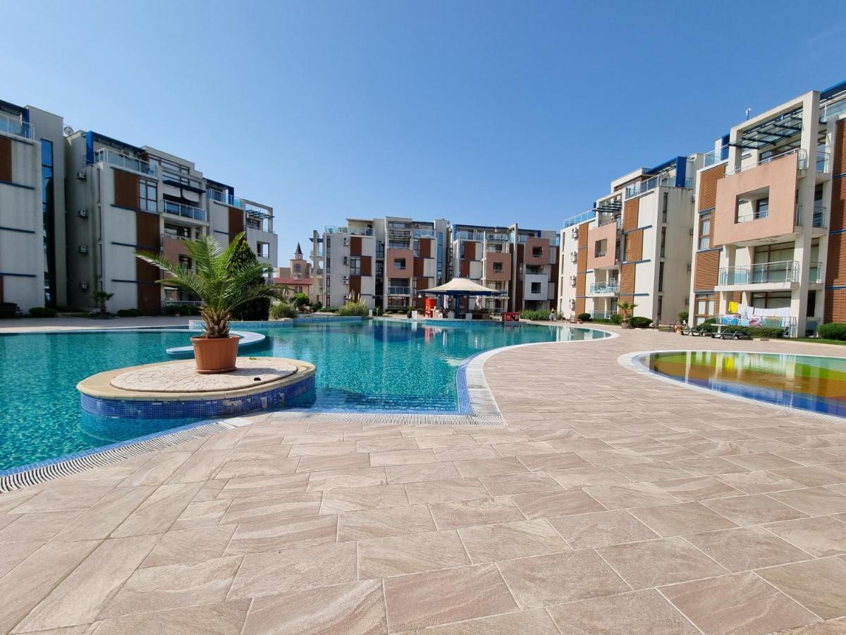 Studio Apartment With Balcony 300M From Beach Сонячний Берег Екстер'єр фото